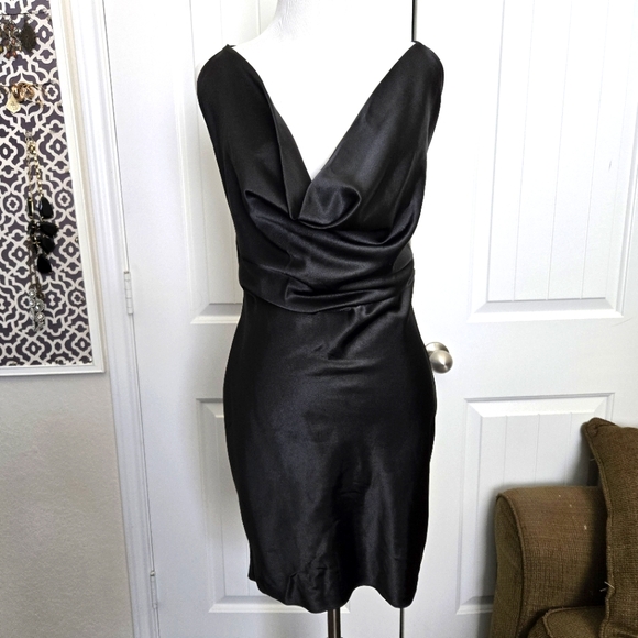 Black Sheath Mini Dress with Plunge Neckline for Cocktail - Picture 1 of 6
